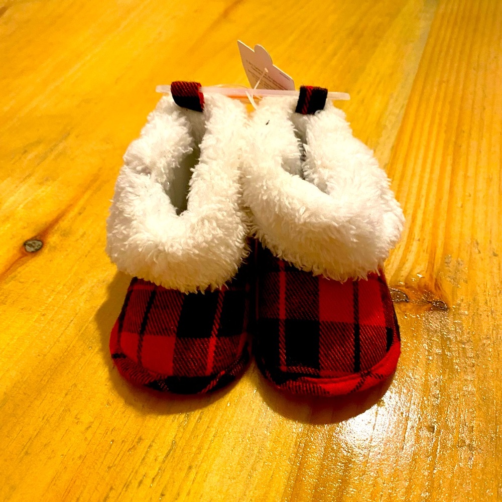 NWT Carter’s Infant Crib Boots